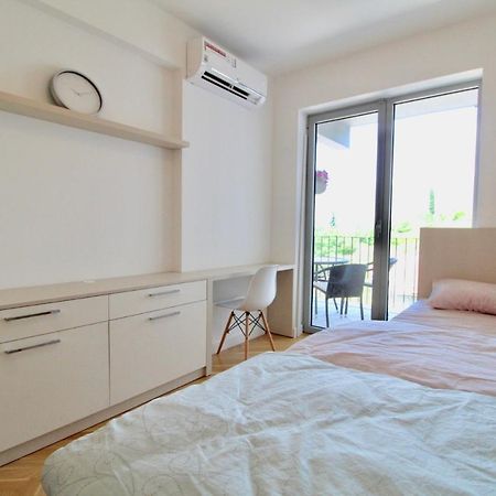 2Bd New Dobrota Apt With Bay Views コトル エクステリア 写真
