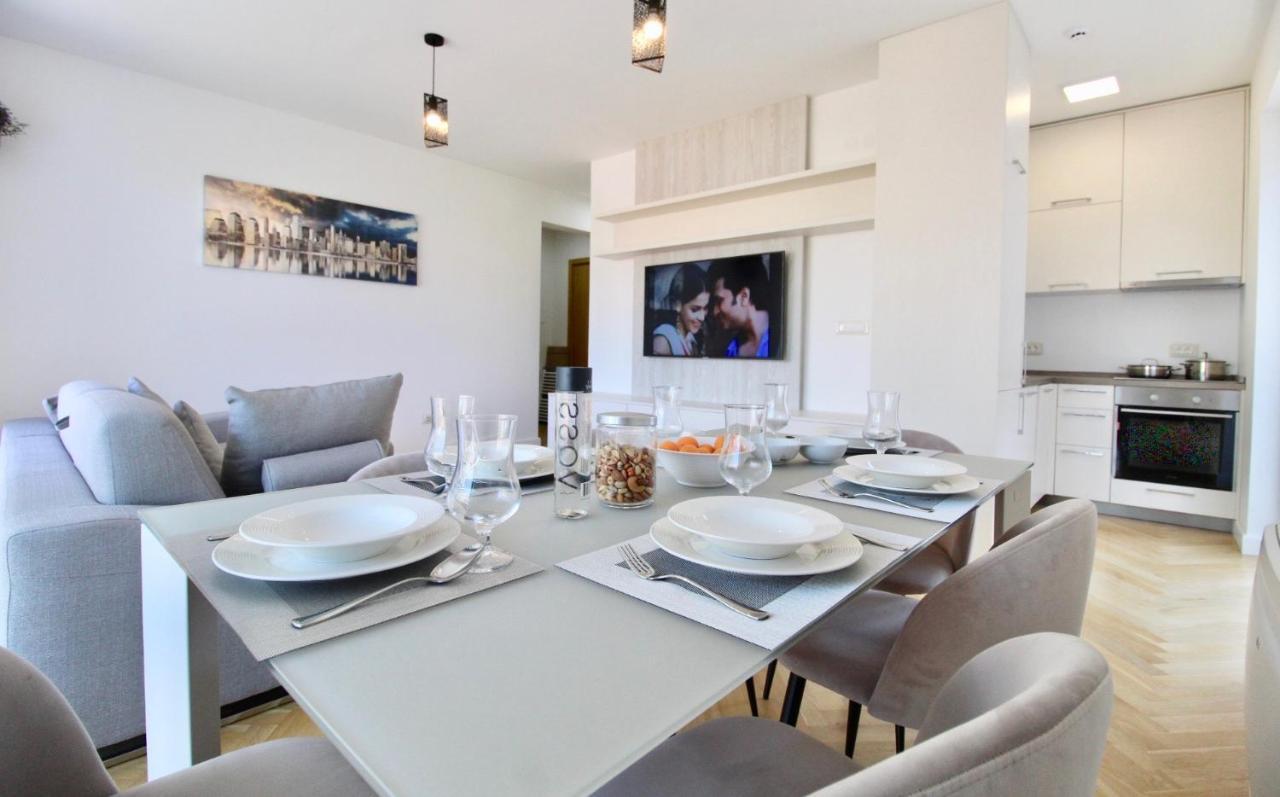 2Bd New Dobrota Apt With Bay Views コトル エクステリア 写真