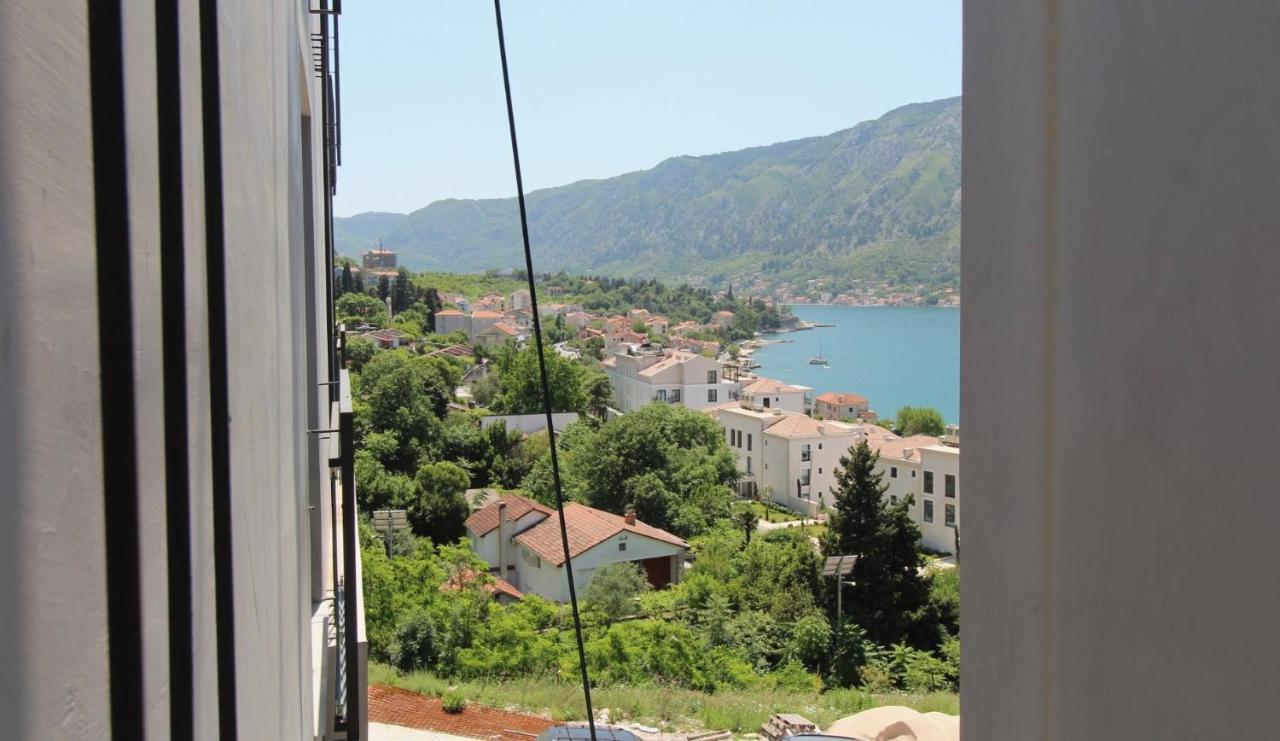 2Bd New Dobrota Apt With Bay Views コトル エクステリア 写真