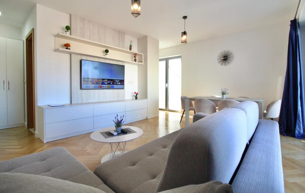 2Bd New Dobrota Apt With Bay Views コトル エクステリア 写真