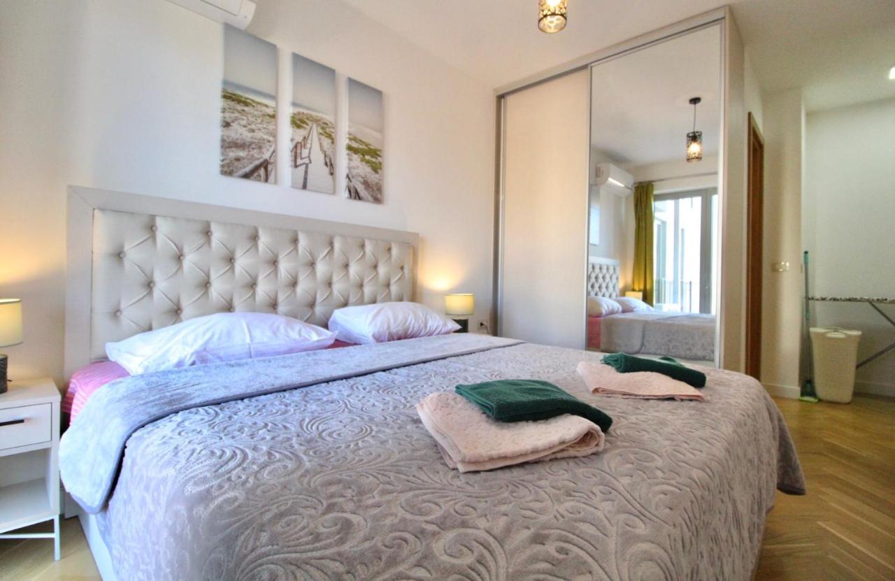 2Bd New Dobrota Apt With Bay Views コトル エクステリア 写真